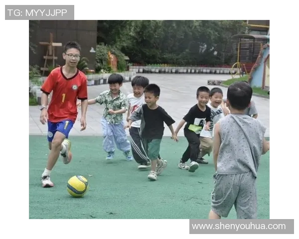 小孩与足球明星的趣味互动瞬间揭秘欢乐背后的故事